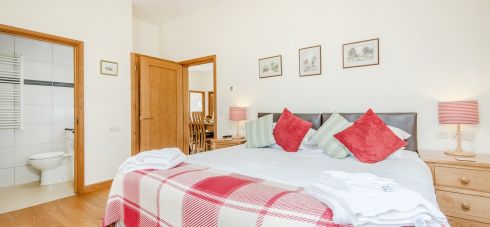 Teal Cottage bedroom with raspberry colours 3 bedrooms sleeps 6 people in beautiful en suite bedrooms at Wallops Wood Cottages