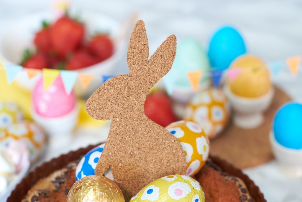 Easter bunny & chocolate eggs